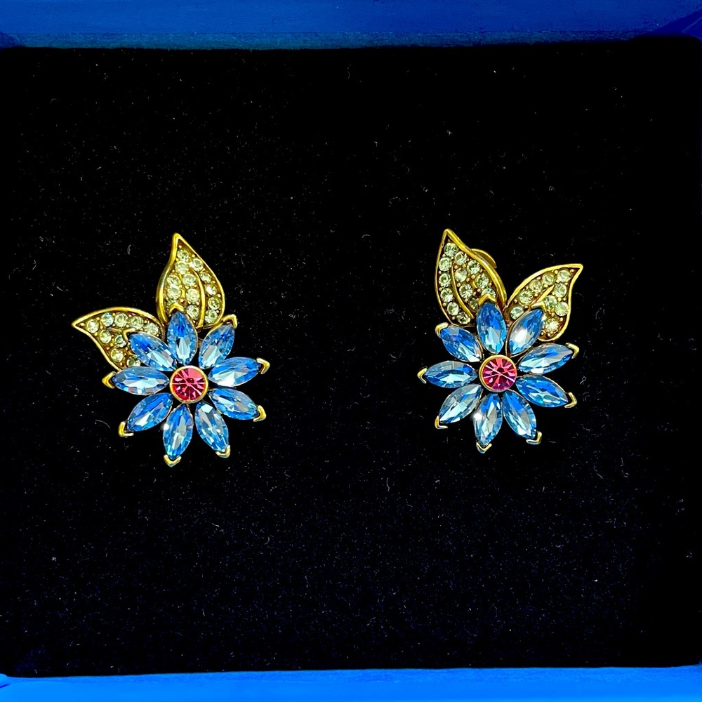 Heidi Daus “ Crystal Flower “ Earrings Color Blue Clip on